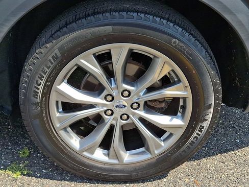 Used 2022 Ford Explorer XLT w/ Equipment Group 202A AWD/4WD image 7