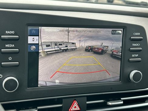 Certified 2025 Hyundai Elantra SE image 18