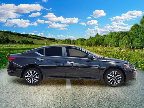 Used 2023 Nissan Altima 2.5 SV AWD/4WD image 7