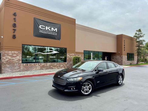Used 2015 Ford Fusion Energi Titanium FWD image 2