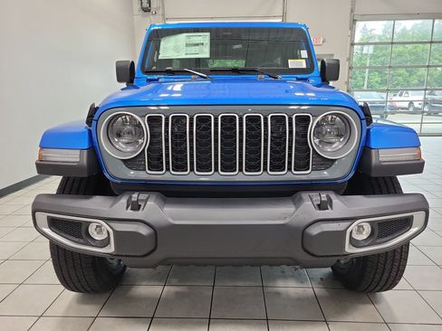 New 2026 Jeep Wrangler Unlimited Sahara w/ Rockslide Package AWD/4WD image 2