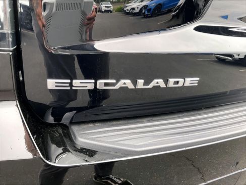 Used 2025 Cadillac Escalade Sport Platinum AWD/4WD image 11