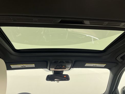 Used 2018 BMW 330i xDrive Sedan w/ Premium Package image 17