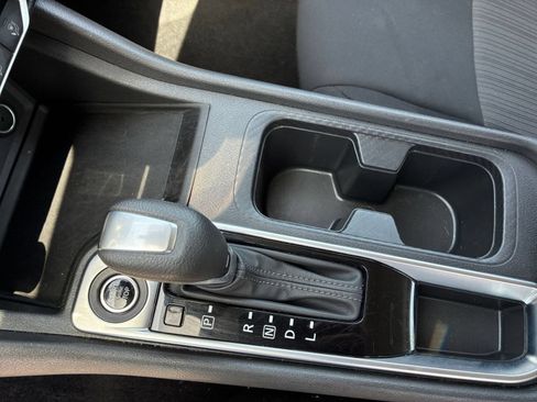 Used 2025 Nissan Sentra SV FWD image 34