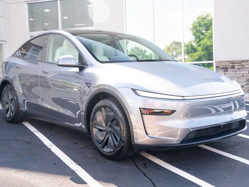 Used 2026 Tesla Model Y Long Range AWD/4WD image 6