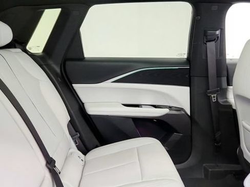Used 2025 Cadillac Lyriq Luxury AWD/4WD image 40