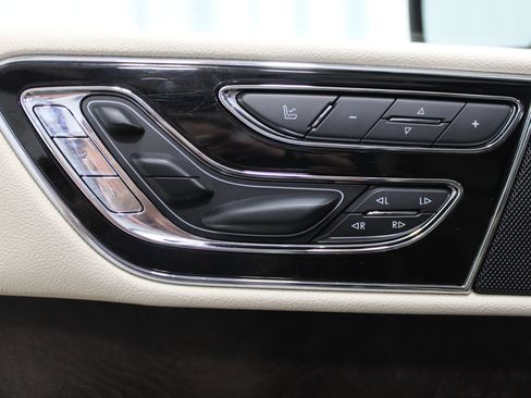 Used 2018 Lincoln Navigator Reserve w/ Technology Package AWD/4WD image 51