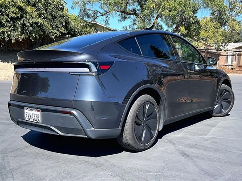 Used 2026 Tesla Model Y 2WD image 2