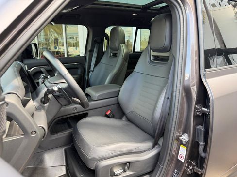 Used 2025 Land Rover Defender 110 AWD/4WD image 39