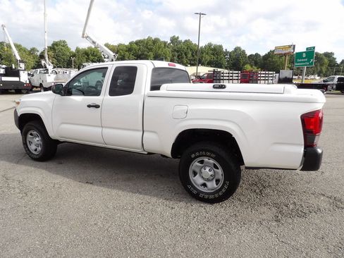 Used 2020 Toyota Tacoma SR image 4