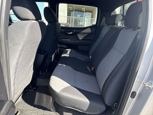 Used 2020 Toyota Tacoma TRD Off-Road w/ Technology Package AWD/4WD image 13