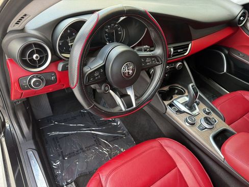 Used 2020 Alfa Romeo Giulia Ti w/ Active Blind Spot Package AWD/4WD image 4