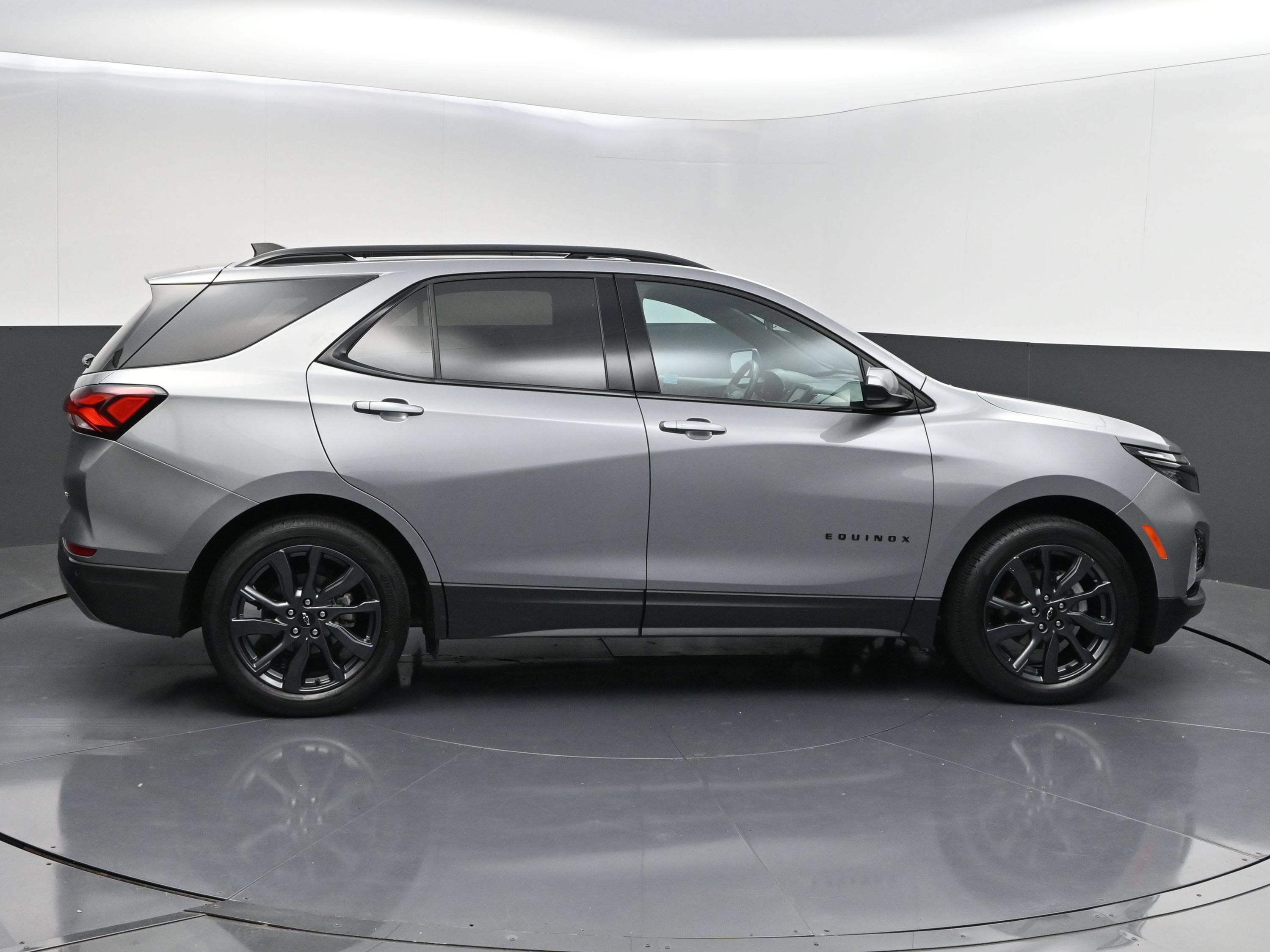Certified 2023 Chevrolet Equinox RS FWD image 9