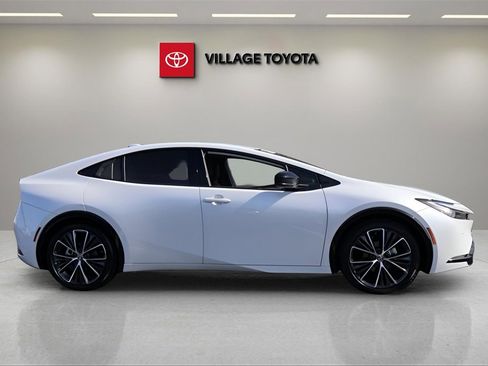 Certified 2025 Toyota Prius XLE image 6