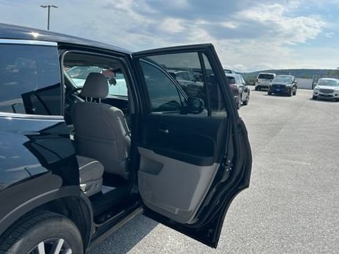 Used 2021 Honda Pilot EX image 40