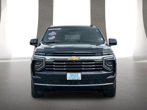 Used 2025 Chevrolet Suburban LT AWD/4WD image 9