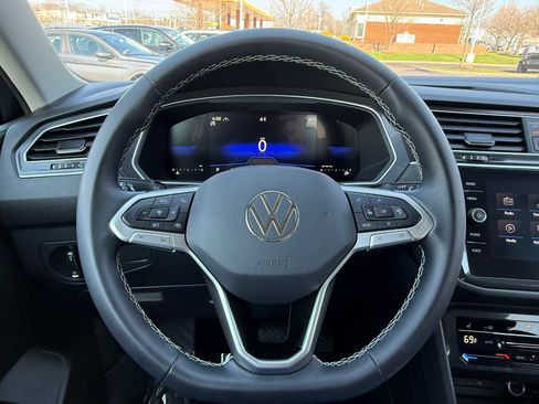 Certified 2023 Volkswagen Tiguan SE image 17