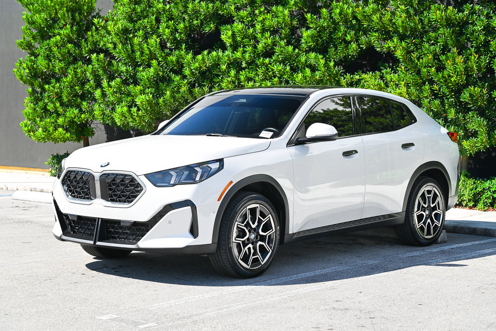 Used 2025 BMW X2 xDrive28i AWD/4WD image 1