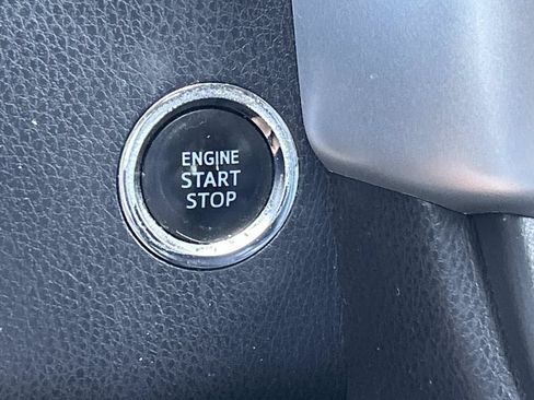 Used 2017 Toyota Highlander SE AWD/4WD image 38