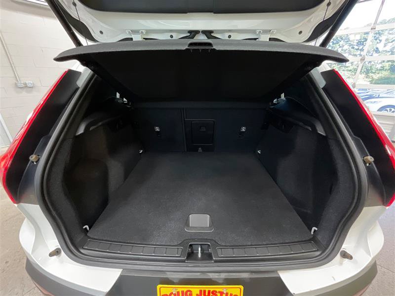 Used 2023 Volvo XC40 B5 Core AWD/4WD image 22