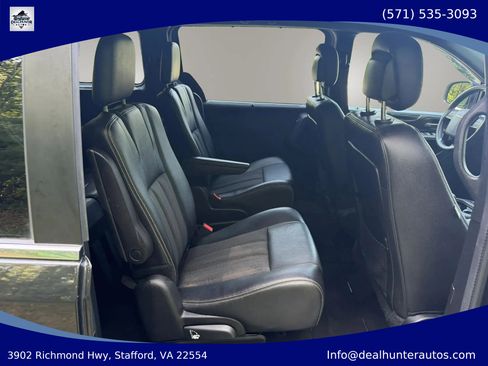 Used 2015 Chrysler Town & Country S FWD image 16