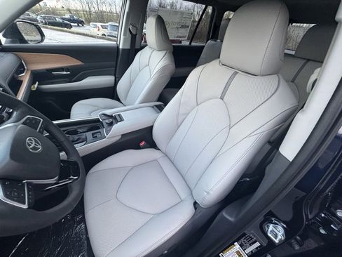 New 2026 Toyota Grand Highlander Platinum image 10