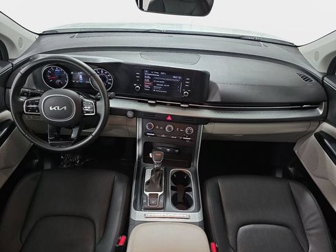 Used 2022 Kia Carnival LX FWD image 12