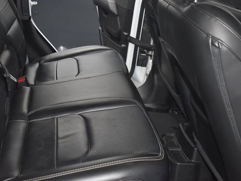 Used 2023 Jeep Wrangler Unlimited Sahara image 20