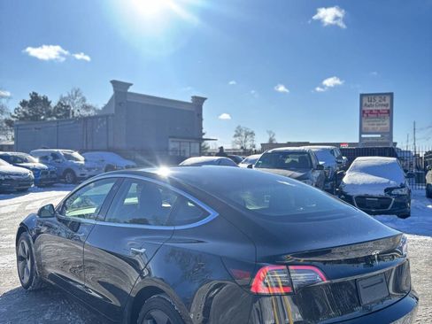 Used 2019 Tesla Model 3 Standard Range Plus image 5