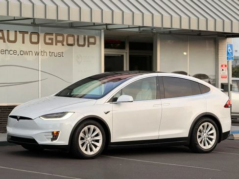 Used 2019 Tesla Model X Long Range AWD/4WD image 4