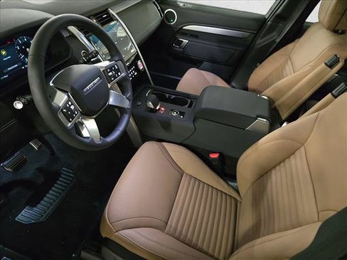 New 2026 Land Rover Discovery Limited Edition AWD/4WD image 15