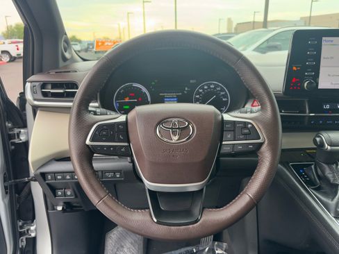 Certified 2022 Toyota Sienna Platinum image 20