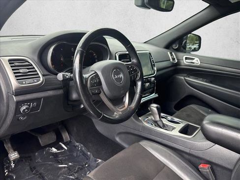 Used 2020 Jeep Grand Cherokee Altitude RWD image 9