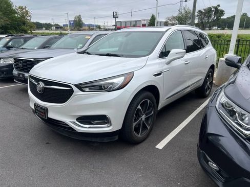 Used 2021 Buick Enclave Essence w/ Sport Touring Edition FWD image 2