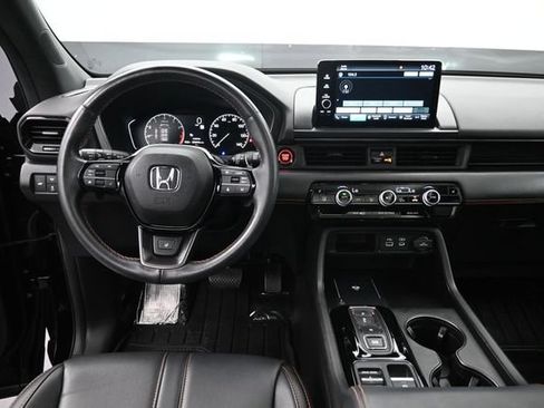 Certified 2025 Honda Pilot TrailSport image 11