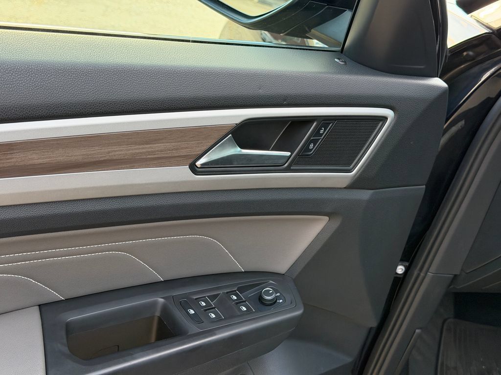 Certified 2023 Volkswagen Atlas SEL AWD/4WD image 10