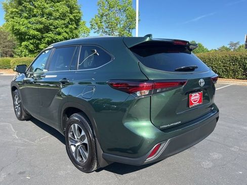 Used 2025 Toyota Highlander XLE image 11
