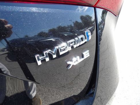 Used 2022 Toyota Prius XLE FWD image 18