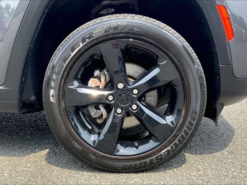 Certified 2023 Jeep Grand Cherokee Altitude AWD/4WD image 9