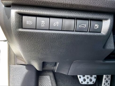 Used 2025 Toyota Camry SE image 31