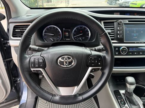 Used 2018 Toyota Highlander XLE FWD image 21