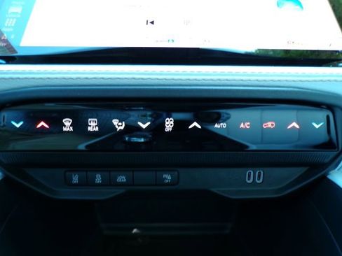 New 2026 Jeep Cherokee Limited AWD/4WD image 21