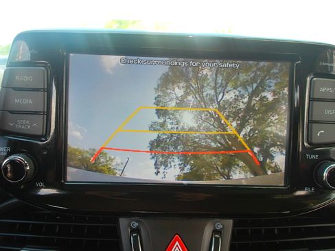 Used 2019 Hyundai Elantra GT FWD image 21