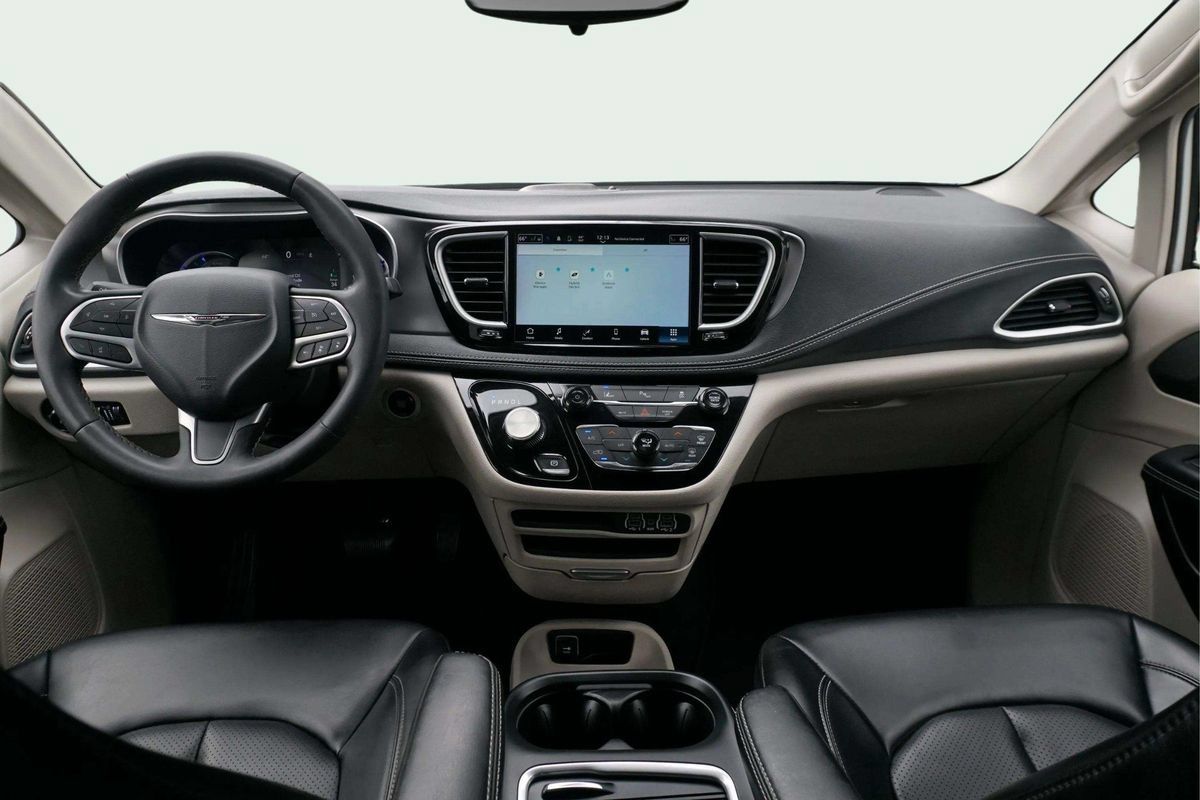 Used 2023 Chrysler Pacifica Touring-L FWD image 21