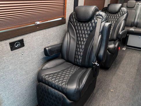 Used 2022 Mercedes-Benz Sprinter 2500 image 23