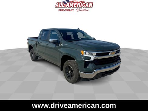 Used 2025 Chevrolet Silverado 1500 LT image 2