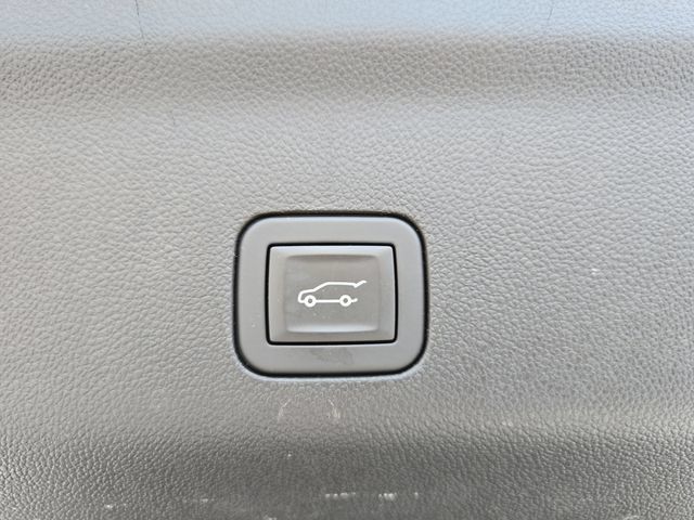 Used 2024 GMC Yukon AT4 w/ AT4 Premium Package AWD/4WD image 31