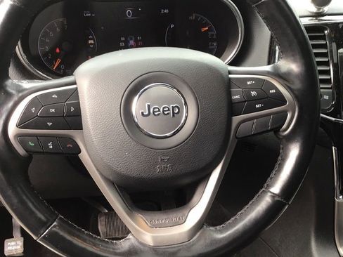 Used 2022 Jeep Grand Cherokee Laredo X image 10