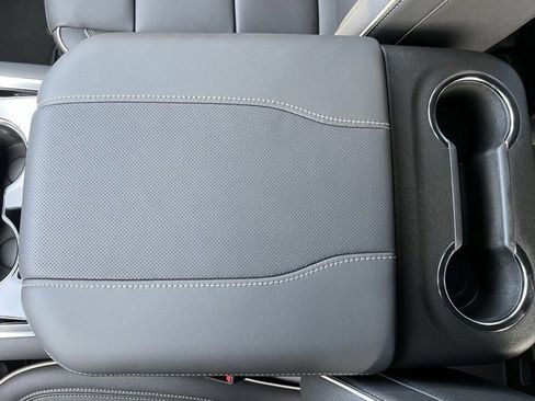 New 2025 Chevrolet Suburban Premier image 47