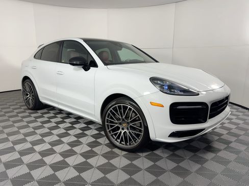 Certified 2022 Porsche Cayenne Platinum Edition image 7